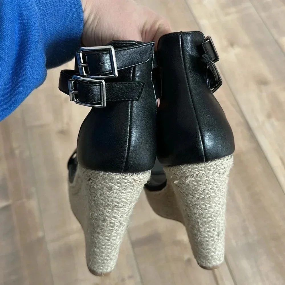 NEW Fashion Nova Never Alone Wedge in Black Strappy Sz 9